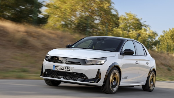 Opel Corsa GSE, la sportiva di famiglia vira sull’elettrico