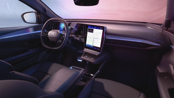 Renault Scenic E-Tech, che taglio ai prezzi!