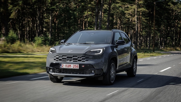 Toyota Yaris Cross cambia volto: la prova