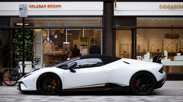 Londra, multe alle supercar degli sceicchi: paga solo l’1%