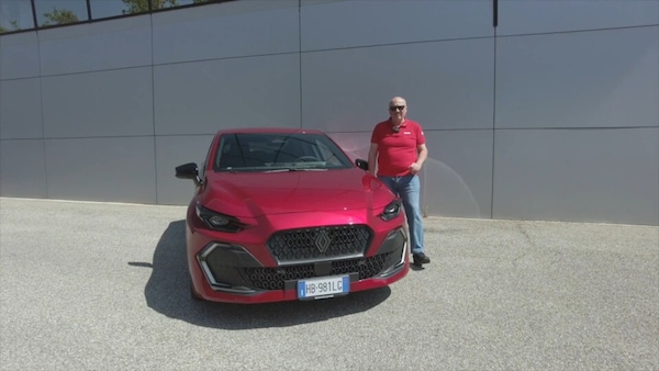 Renault Clio full hybrid E-Tech: tre motivi per comprarla, ma con qualche riserva