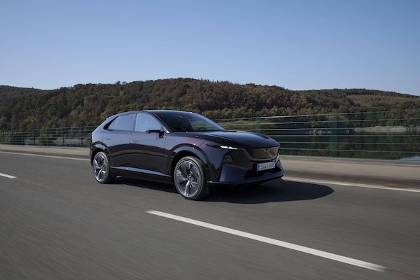 Mazda CX-6e, l'eleganza giapponese si fa elettrica