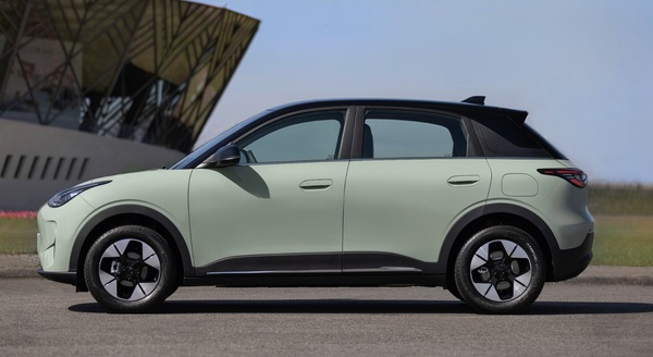 Geely E2 vista dal vivo