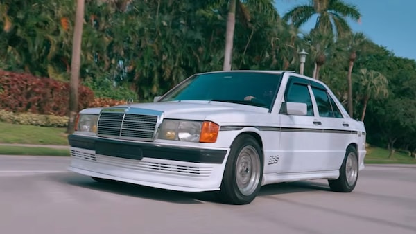 Mercedes, Travis Scott e la rara Baby Benz tra tante supercar