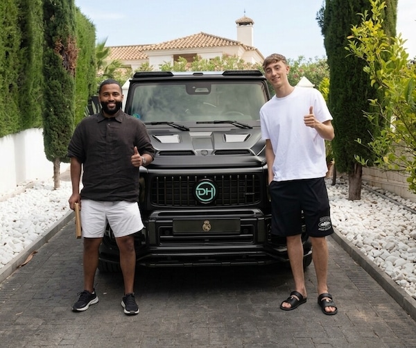 Huijsen, no alla BMW del Real Madrid per la G63 con il suo logo