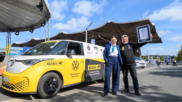 Volkswagen ID. Buzz, giro del mondo da record: 100.000 km senza guasti