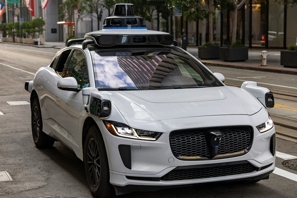 Guida autonoma, test a Milano con il nodo privacy