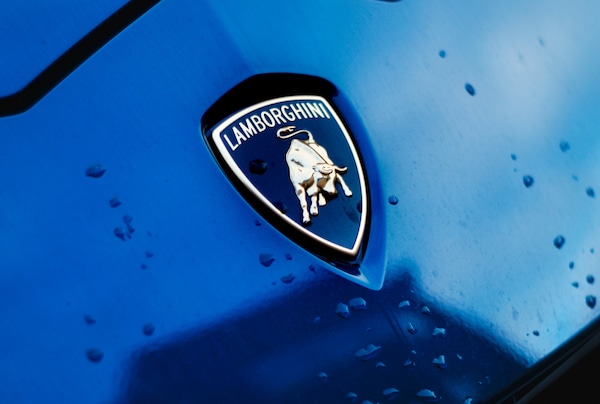 Sellerie contraffatte per auto di lusso, blitz a Monza