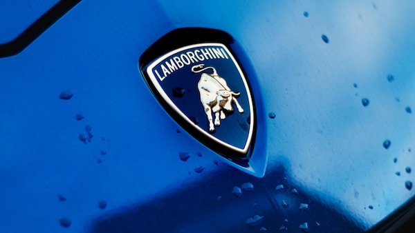 Sellerie contraffatte per auto di lusso, blitz a Monza