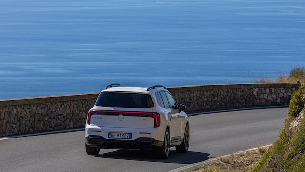 Mercedes-Benz GLB, tanto spazio e consumi bassi