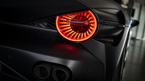 Alfa 33 Stradale Perla Nera, una belva che mostra i muscoli in carbonio