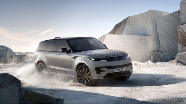 Range Rover Sport Electric, scossa fuori strada
