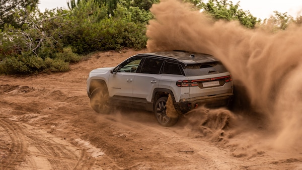 Jeep Compass 4xe, offroad elettrico a Rom-E