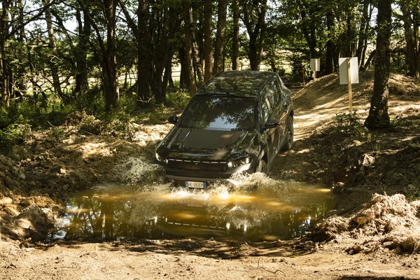 Nuova Jeep Compass, l'avventura diventa 100% elettrica