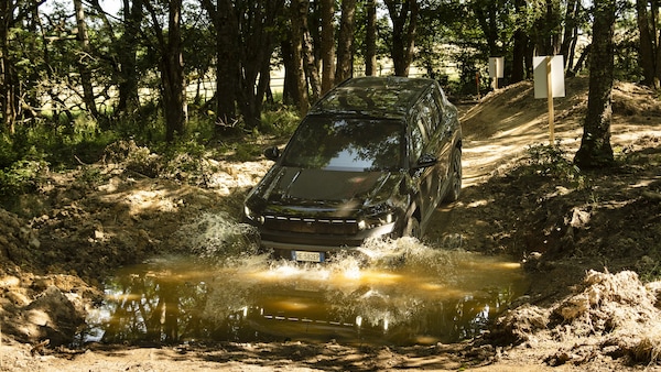 Nuova Jeep Compass, l'avventura diventa 100% elettrica