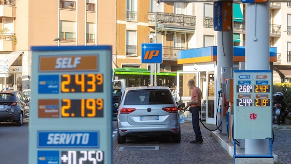 Benzina e diesel, prezzi in calo giovedì 1 ottobre