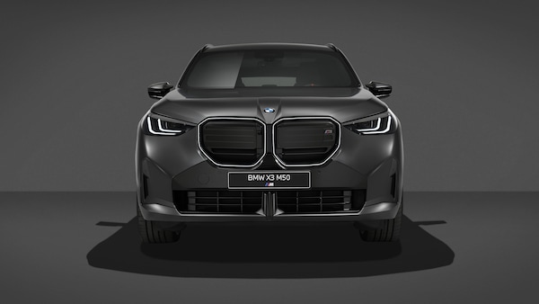 BMW X3 M50 xDrive, più cavalli e nuovo Black Package