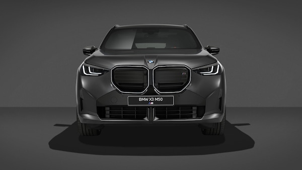 BMW X3 M50 xDrive, più cavalli e nuovo Black Package