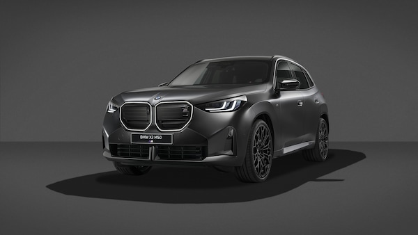 BMW X3 M50 xDrive, cattiva con il Black Package e 443 cavalli