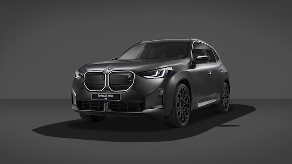 BMW X3 M50 xDrive, cattiva con il Black Package e 443 cavalli