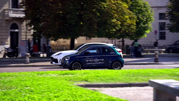 Guida autonoma, Fiat 500e e Maserati Grecale a mani libere a Torino
