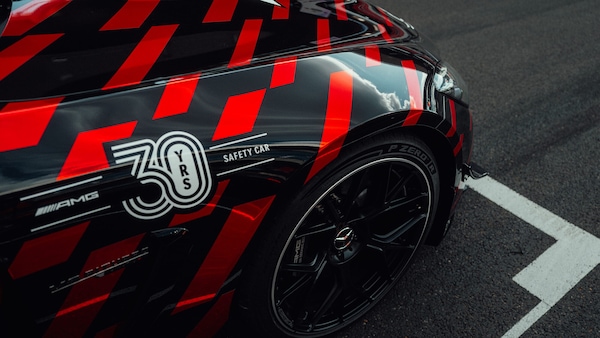 Pirelli P Zero R, 'scarpe' speciali per la nuova Safety Car di F1
