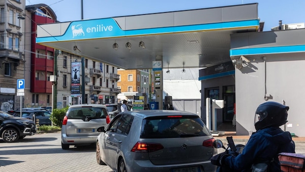 Benzina a 1,74 euro, diesel a 1,99: assalto al distributore, ecco dove