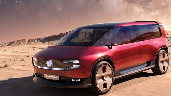 Renault E-Space, voglia di monovolume a Parigi