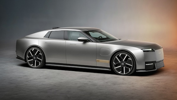 Jaguar Type 01, la GT da 1.030 cv apre l'era elettrica