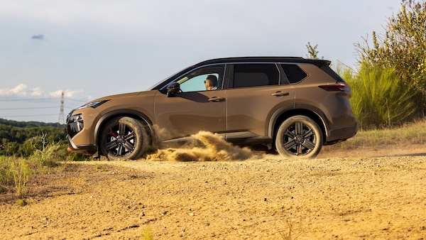 Nissan X-Trail 2026, in fuoristrada con la N-Trek