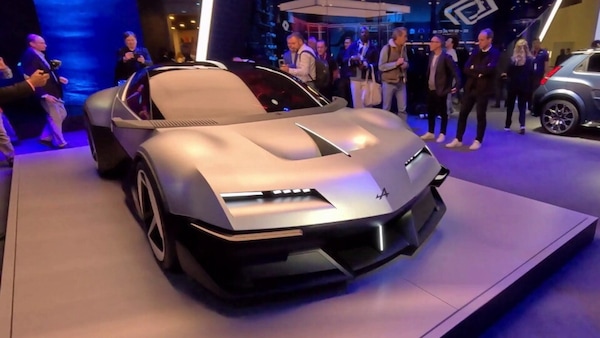 Alpine, doppia visione a Parigi aspettando A110