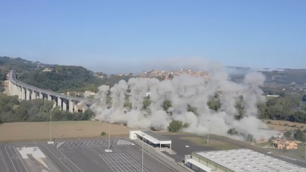 Viadotto Tevere, il boato e il crollo: la demolizione è incredibile