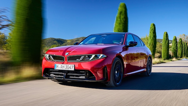 BMW M350 xDrive, la Serie 3 cambia tutto: divertimento a sei cilindri
 