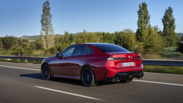 BMW M350 xDrive, la Serie 3 si rinnova nel segno del 6 cilindri