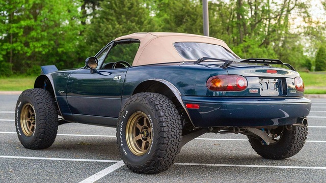 "Bajayata", La Mazda MX-5 NA da offroad: le foto