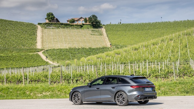 Audi A5 e-hybrid, la familiare alla spina su strada