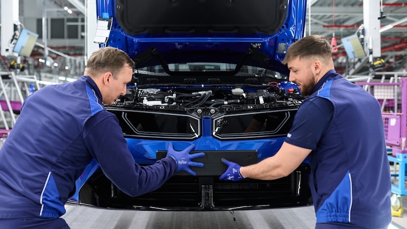 BMW torna al passato: Serie 1 a trazione posteriore, ma solo sull'elettrica